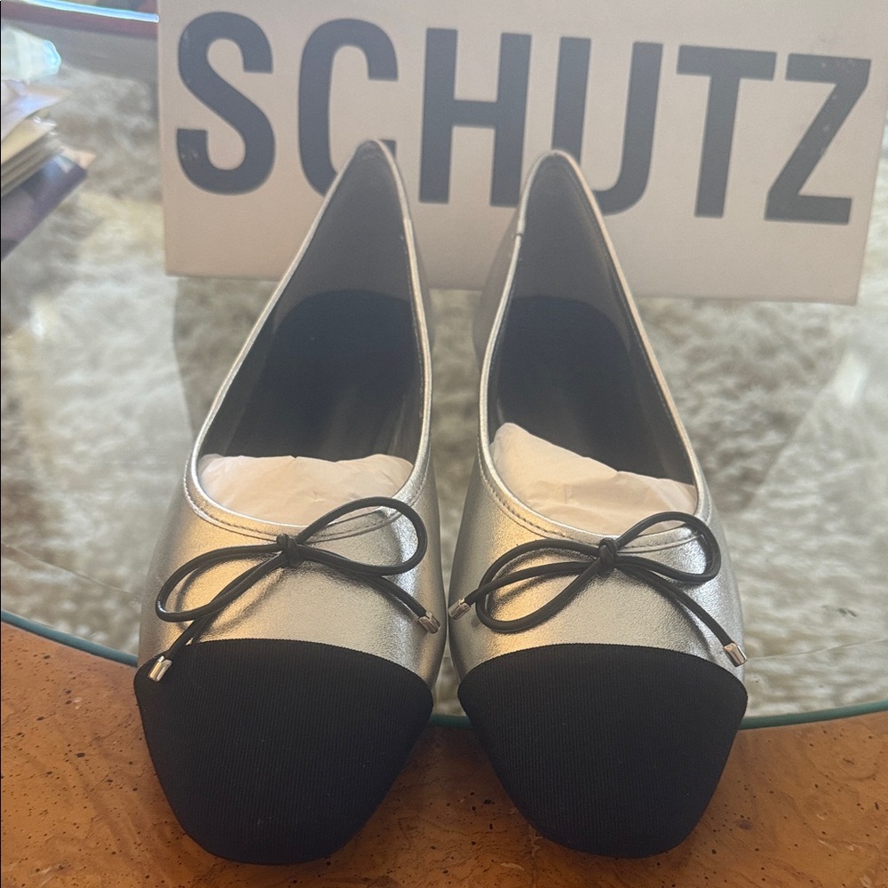 SCHUTZ FLATS-BRAND NEW!